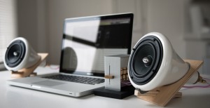 ceramic_speakers_macbook